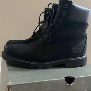 Water proof black Timberland bots